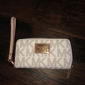 Michael Kors Wristlet Wallet